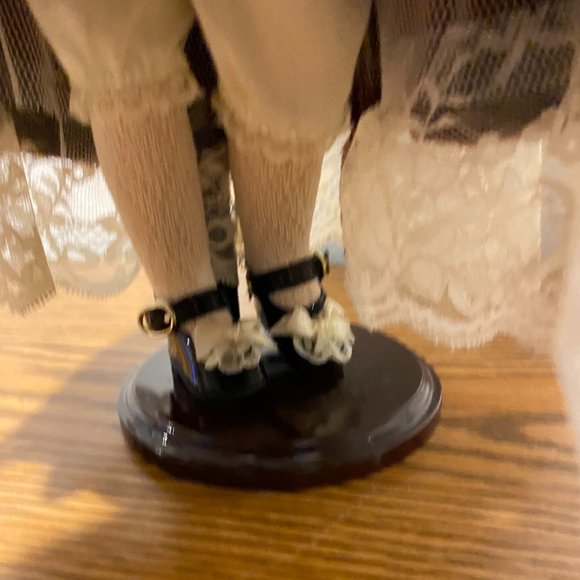 Vintage Victorian Porcelain Doll - Picture 5 of 8